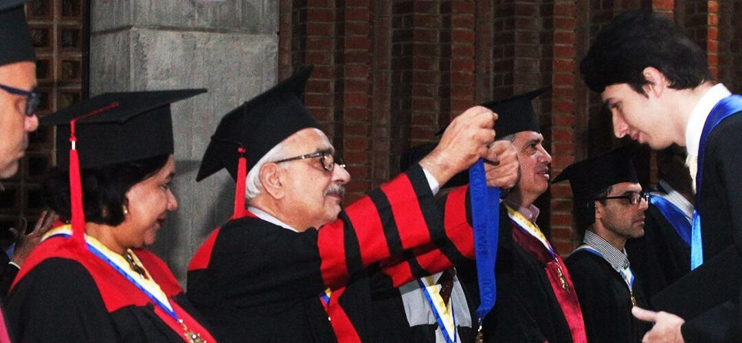CONSTRUYE EL FUTURO HOY. COLABORA CON EL PLAN DE BECAS DE LA UCAB